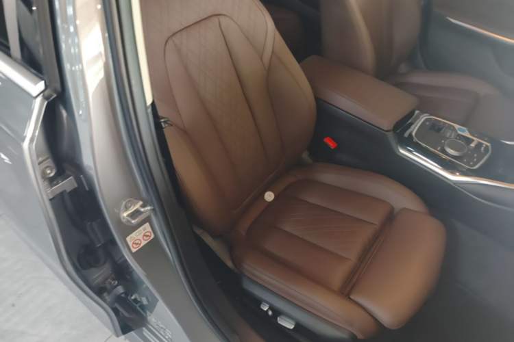 Used BMW i3 2022 eDrive 35 L Right Front Seat