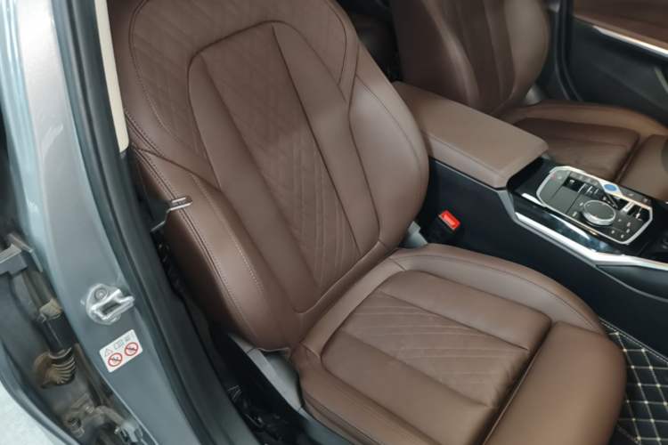 Used BMW i3 2022 eDrive 35 L Right Front Seat