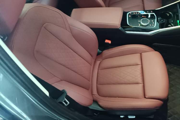 Used BMW i3 2022 eDrive 35 L Right Front Seat