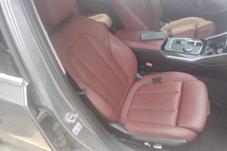 Used BMW i3 2022 eDrive 35 L Right Front Seat