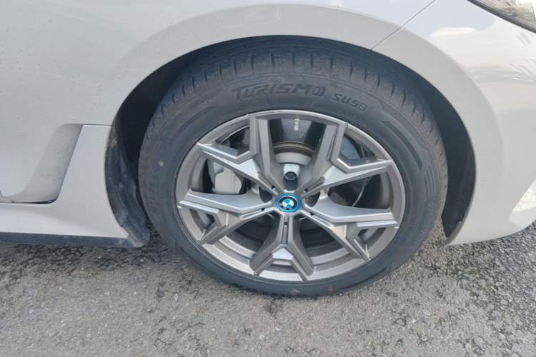 Used BMW i3 2022 eDrive 35 L Right Front Wheel Hub