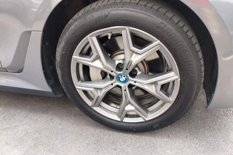 Used BMW i3 2022 eDrive 35 L Right Front Wheel Hub