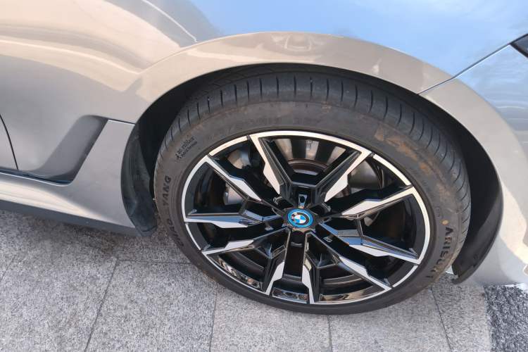 Used BMW i3 2022 eDrive 35 L Right Front Wheel Hub