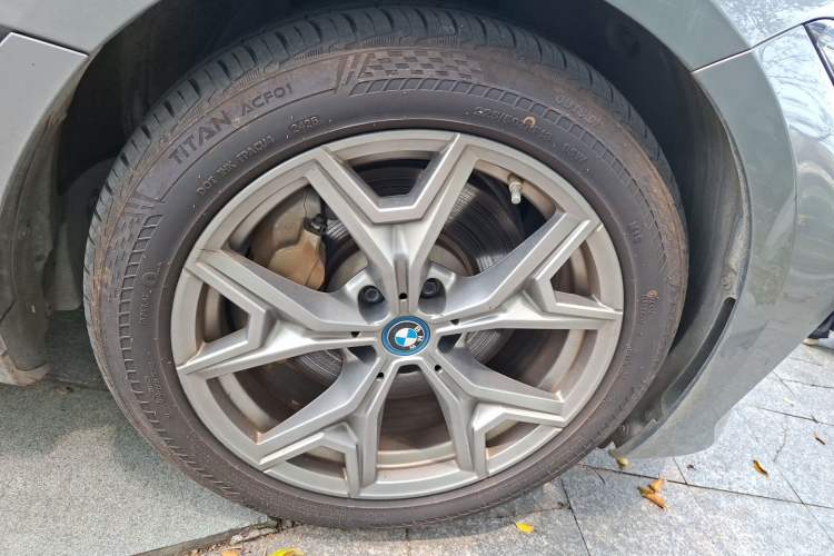 Used BMW i3 2022 eDrive 35 L Right Front Wheel Hub