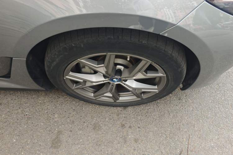 Used BMW i3 2022 eDrive 35 L Right Front Wheel Hub