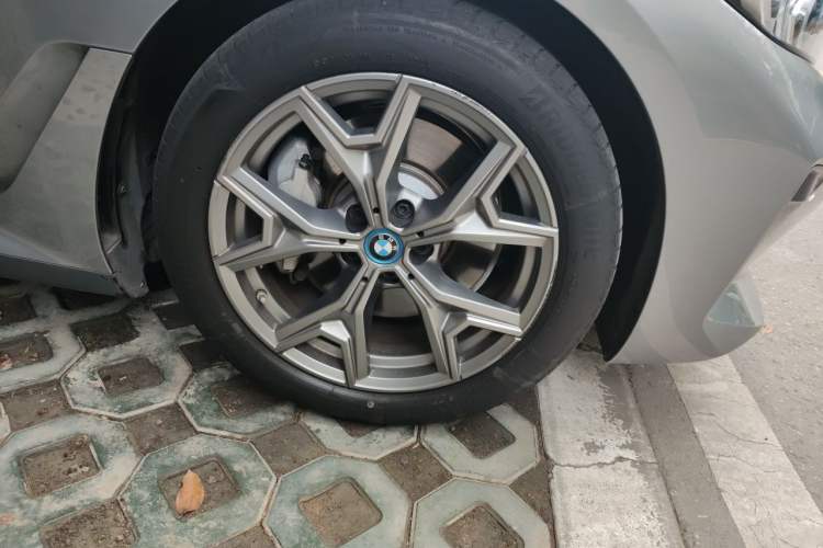 Used BMW i3 2022 eDrive 35 L Right Front Wheel Hub