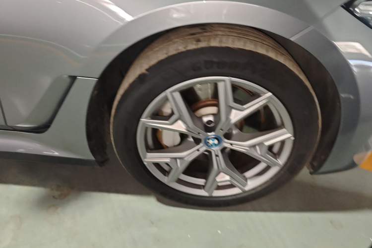 Used BMW i3 2022 eDrive 35 L Right Front Wheel Hub