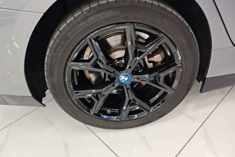 Used BMW i3 2022 eDrive 35 L Right Rear Wheel Hub