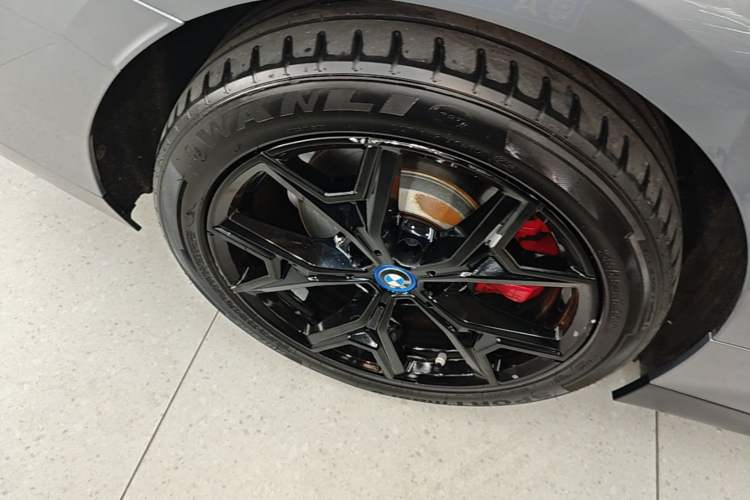 Used BMW i3 2022 eDrive 35 L Right Rear Wheel Hub