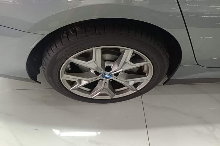 Used BMW i3 2022 eDrive 35 L Right Rear Wheel Hub