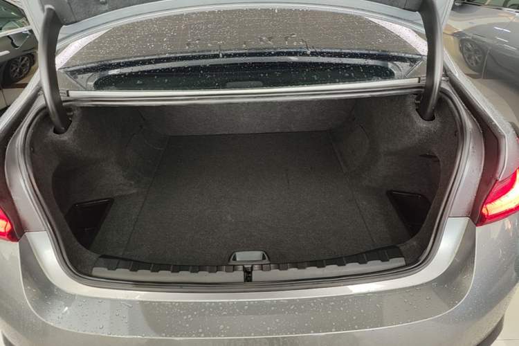 Used BMW i3 2022 eDrive 35 L Trunk