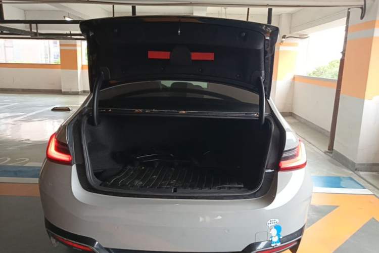 Used BMW i3 2022 eDrive 35 L Trunk