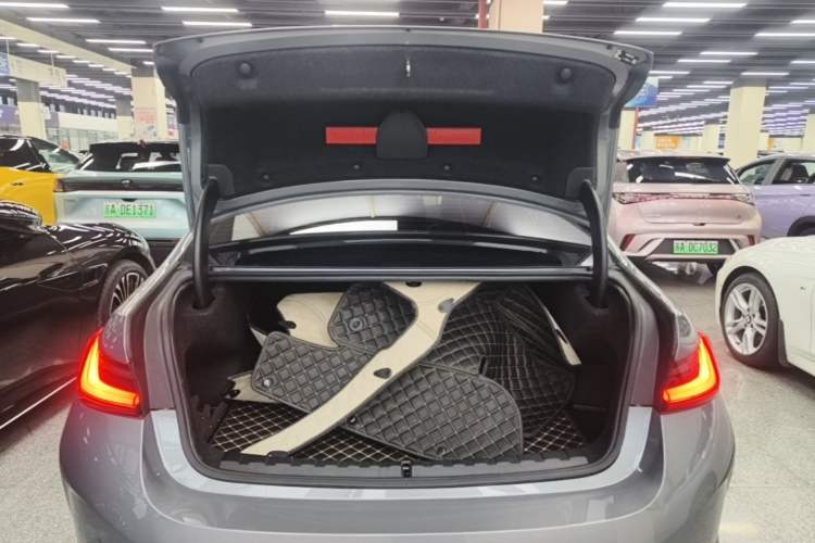 Used BMW i3 2022 eDrive 35 L Trunk