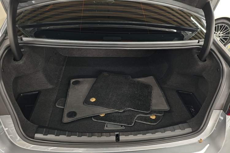 Used BMW i3 2022 eDrive 35 L Trunk