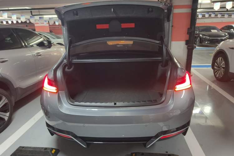 Used BMW i3 2022 eDrive 35 L Trunk