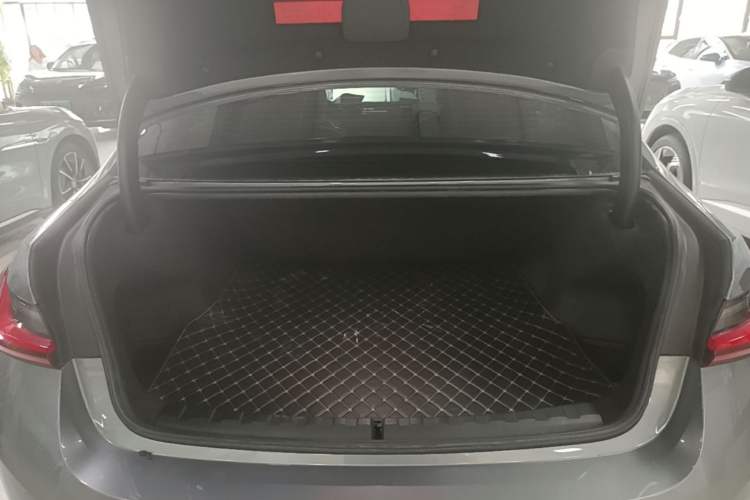 Used BMW i3 2022 eDrive 35 L Trunk