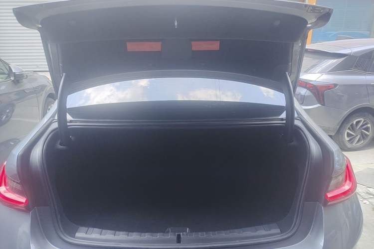 Used BMW i3 2022 eDrive 35 L Trunk