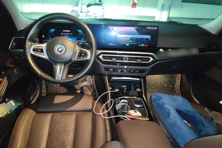 Used BMW i3 2022 eDrive 35 L Center Console