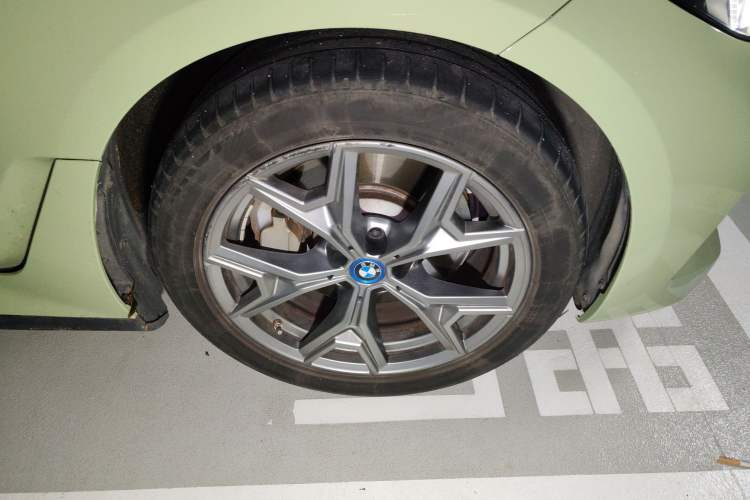 Used BMW i3 2022 eDrive 35 L Right Front Wheel Hub