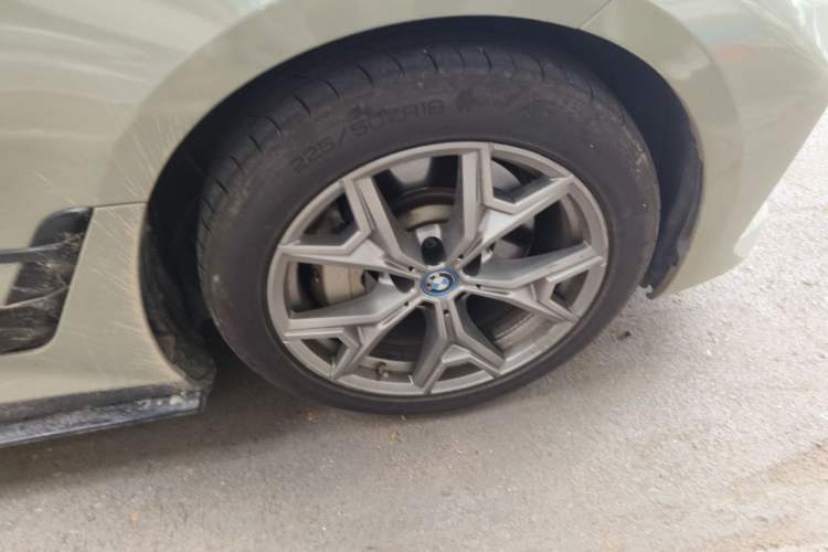Used BMW i3 2022 eDrive 35 L Right Front Wheel Hub