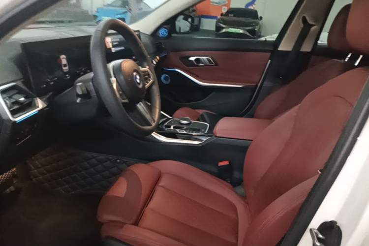 Used BMW i3 2022 eDrive 35 L Left Front Seat