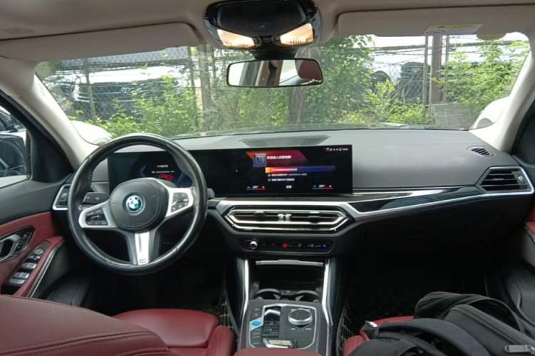Used BMW i3 2022 eDrive 35 L Center Console