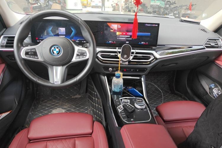 Used BMW i3 2022 eDrive 35 L Center Console