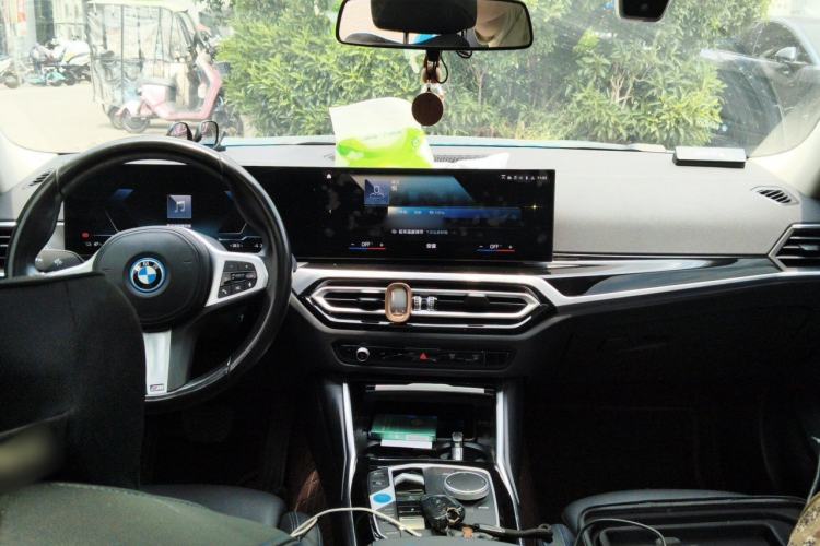 Used BMW i3 2022 eDrive 35 L Center Console