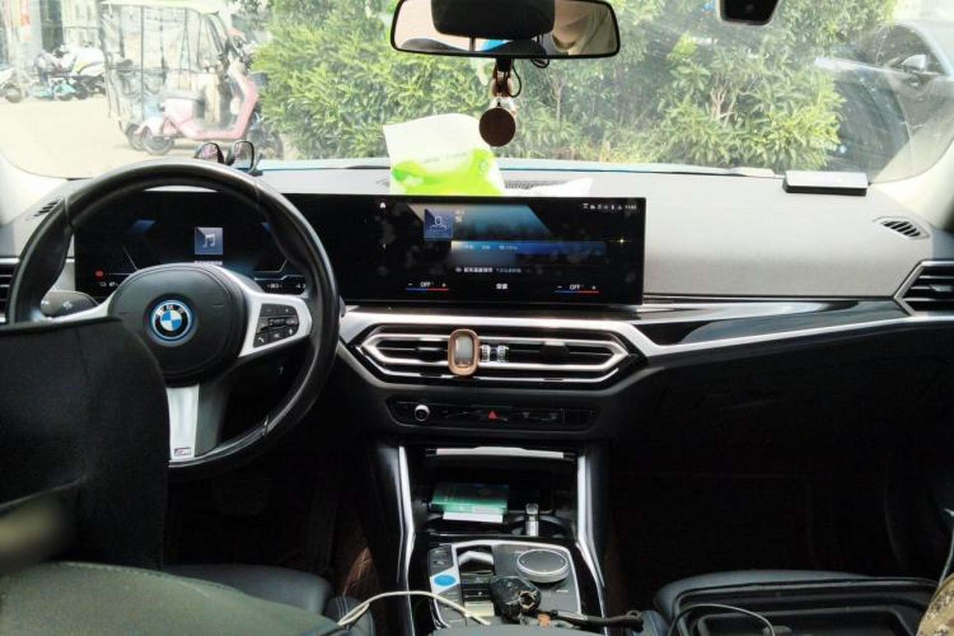 Used BMW i3 2022 eDrive 35 L Center Console