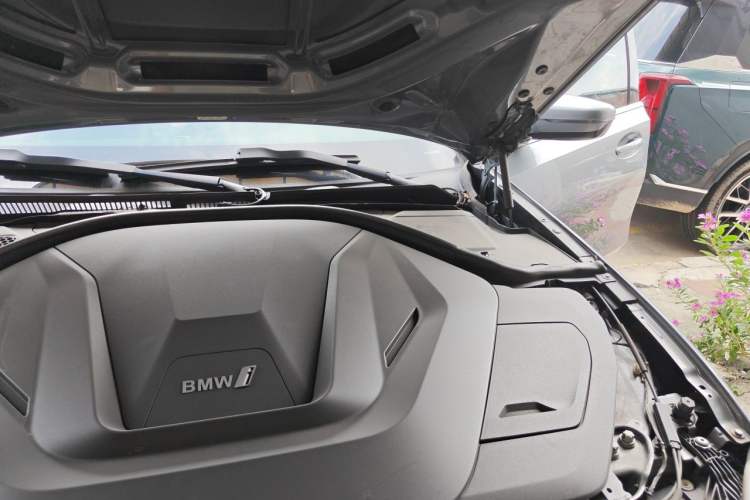 Used BMW i3 2022 eDrive 35 L Engine Bay Left