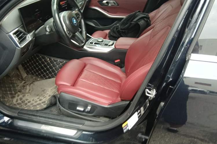 Used BMW i3 2022 eDrive 35 L Left Front Seat