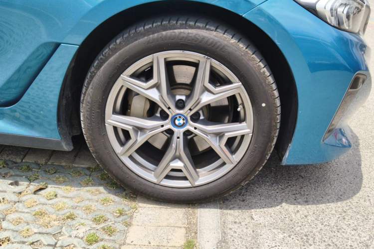 Used BMW i3 2022 eDrive 35 L Right Front Wheel Hub