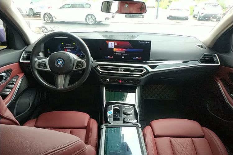 Used BMW i3 2022 eDrive 35 L Center Console