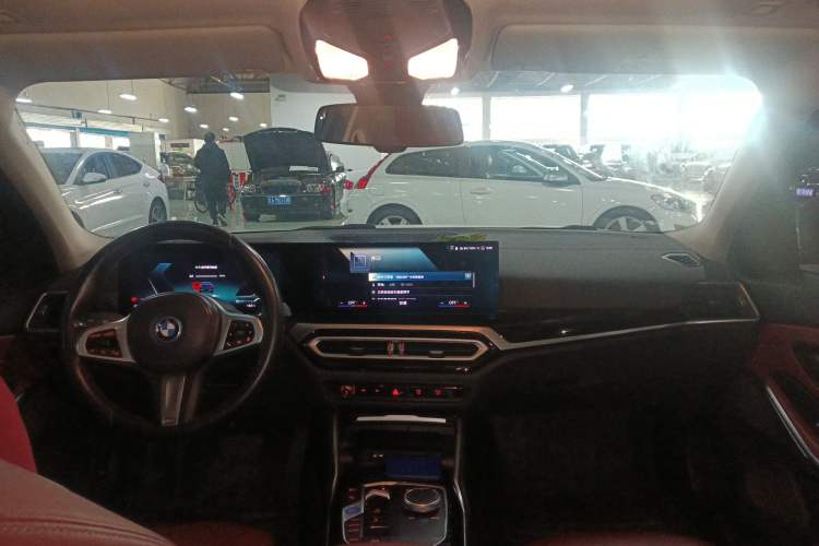 Used BMW i3 2022 eDrive 35 L Center Console