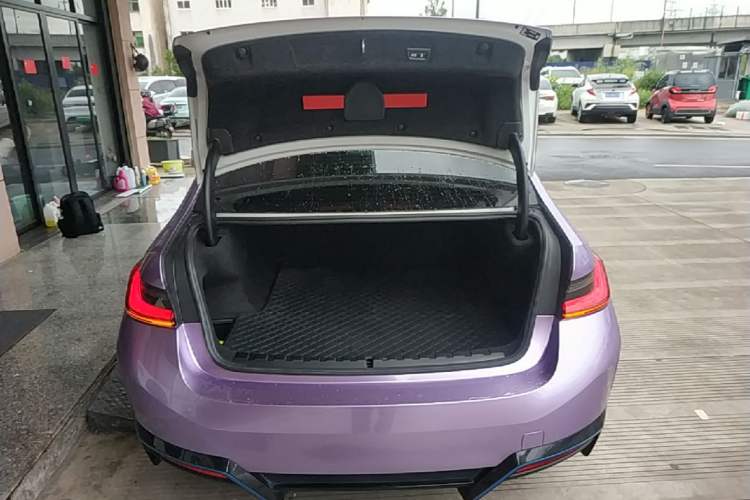 Used BMW i3 2022 eDrive 35 L Trunk
