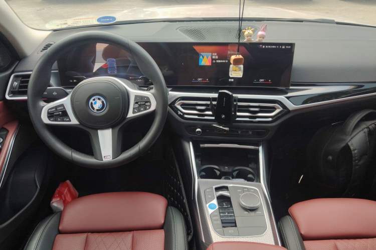Used BMW i3 2022 eDrive 35 L Center Console