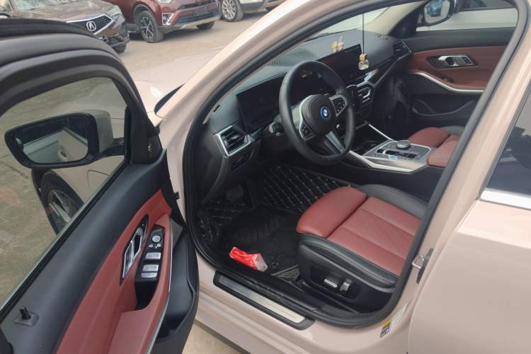 Used BMW i3 2022 eDrive 35 L Driver Seat