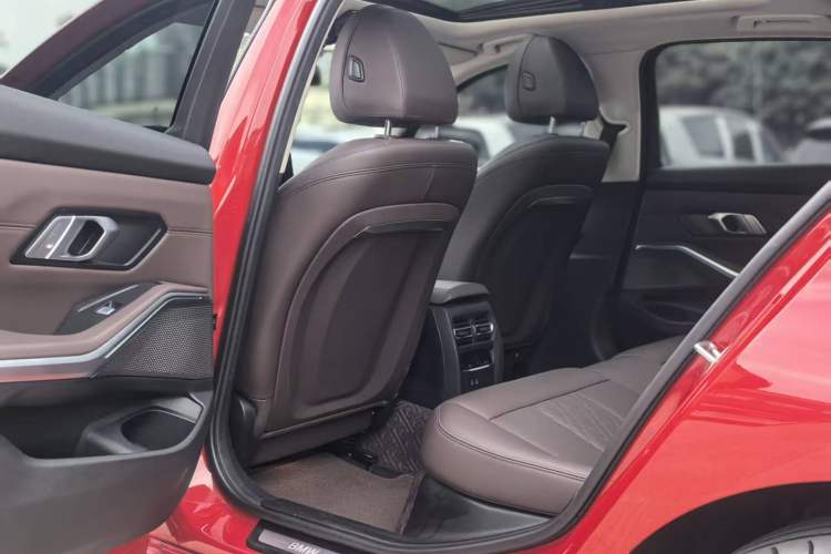 Used BMW i3 2022 eDrive 35 L Interior 3