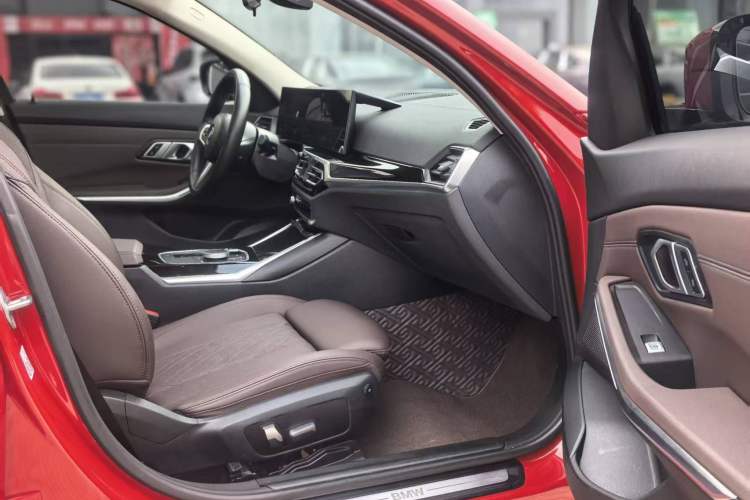 Used BMW i3 2022 eDrive 35 L Interior 4