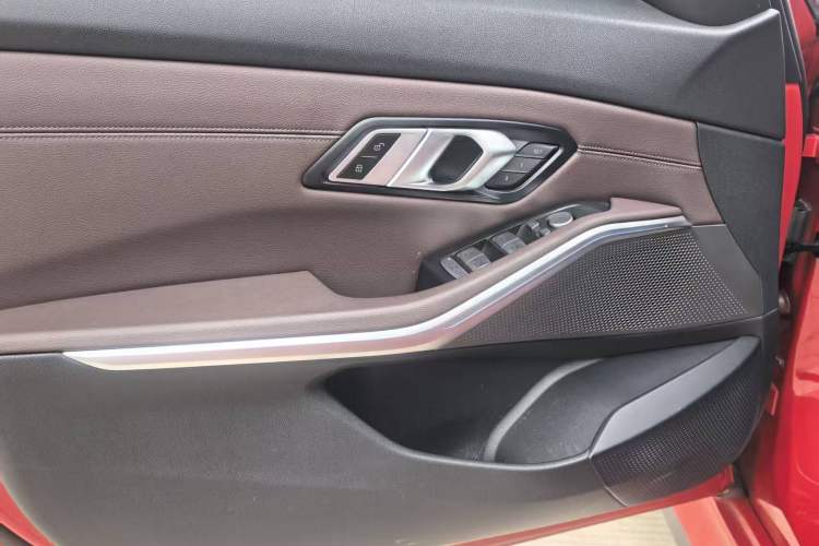 Used BMW i3 2022 eDrive 35 L Interior 5