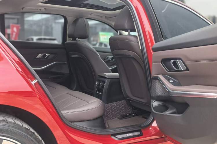 Used BMW i3 2022 eDrive 35 L Interior 6