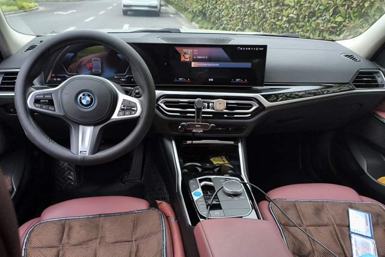 Used BMW i3 2022 eDrive 35 L Center Console
