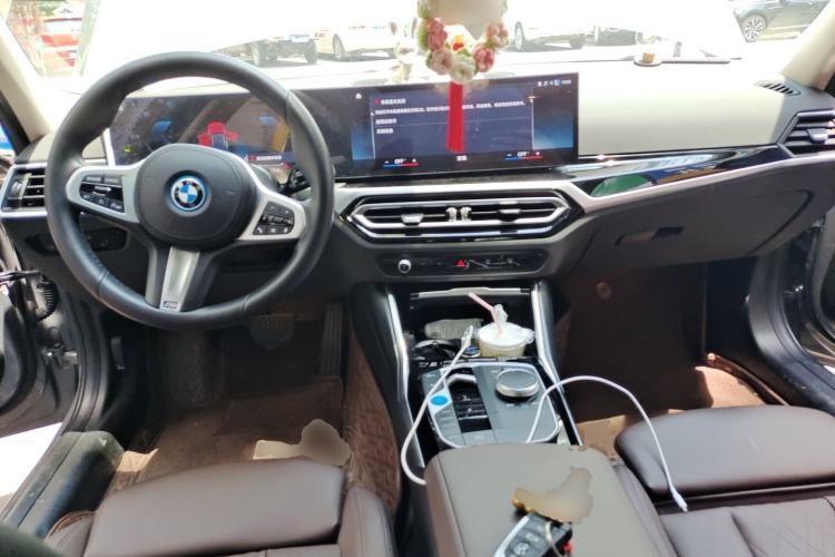 Used BMW i3 2022 eDrive 35 L Center Console