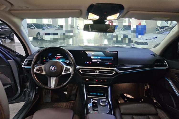 Used BMW i3 2022 eDrive 35 L Center Console