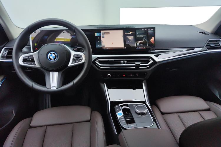 Used BMW i3 2022 eDrive 35 L Center Console