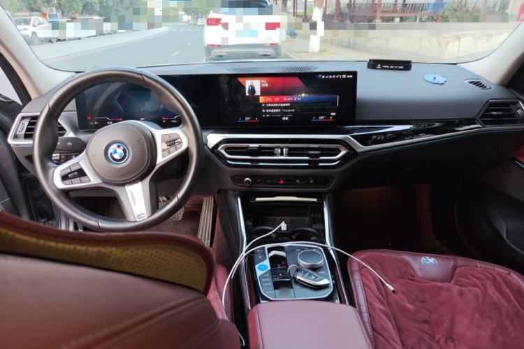 Used BMW i3 2022 eDrive 35 L Center Console