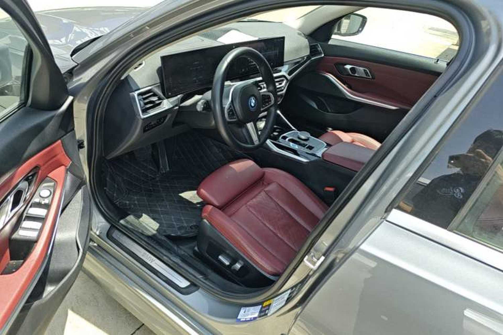 Used BMW i3 2022 eDrive 35 L Driver Seat