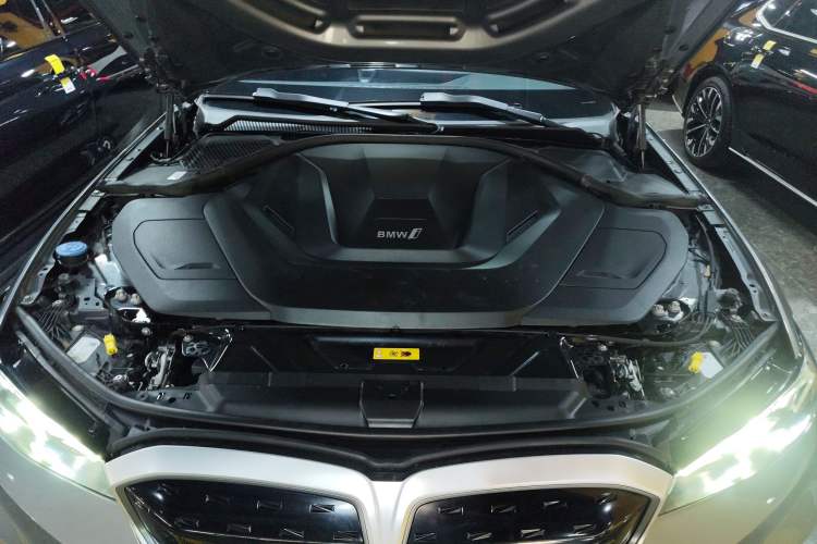 Used BMW i3 2022 eDrive 35 L Engine Bay