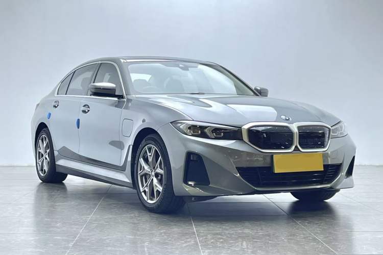 Used BMW i3 2022 eDrive 35 L Front Right 45 Deg