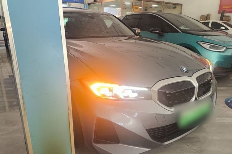 Used BMW i3 2022 eDrive 35 L Front Right 45 Deg